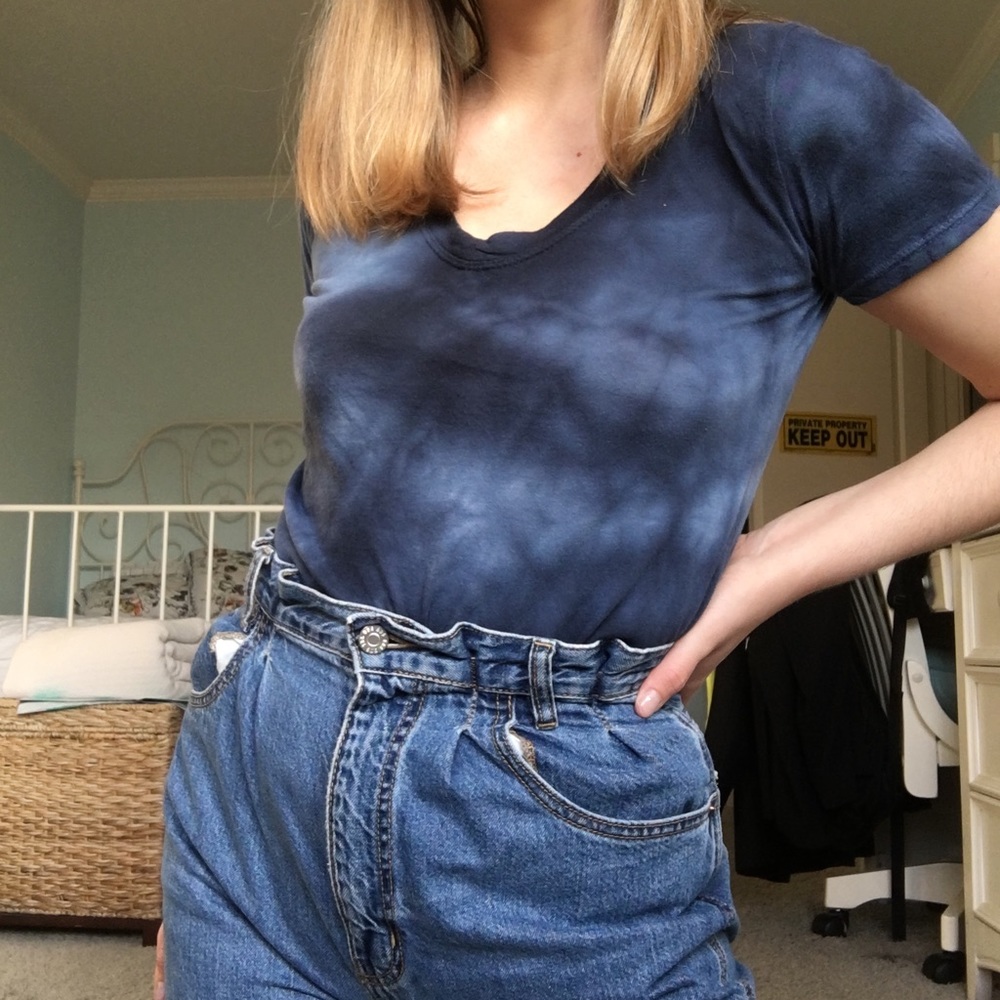 BRANDY MELVILLE Navy Tie-Dye V-Neck Crop Top Sz S